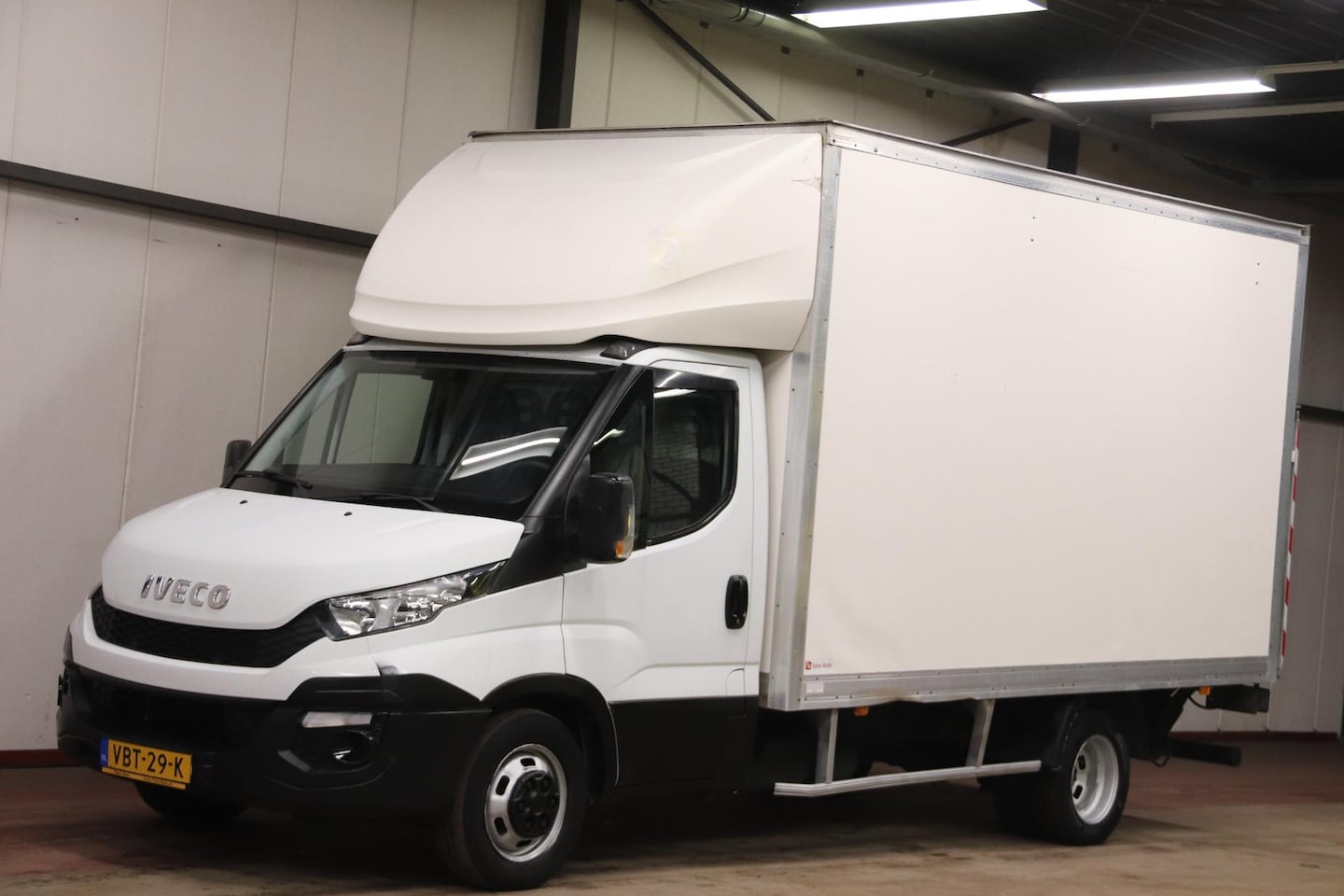 Iveco Daily - 35C16 2.3 BAKWAGEN MEUBELBAK LAADKLEP ZIJDEUR - AutoWereld.nl