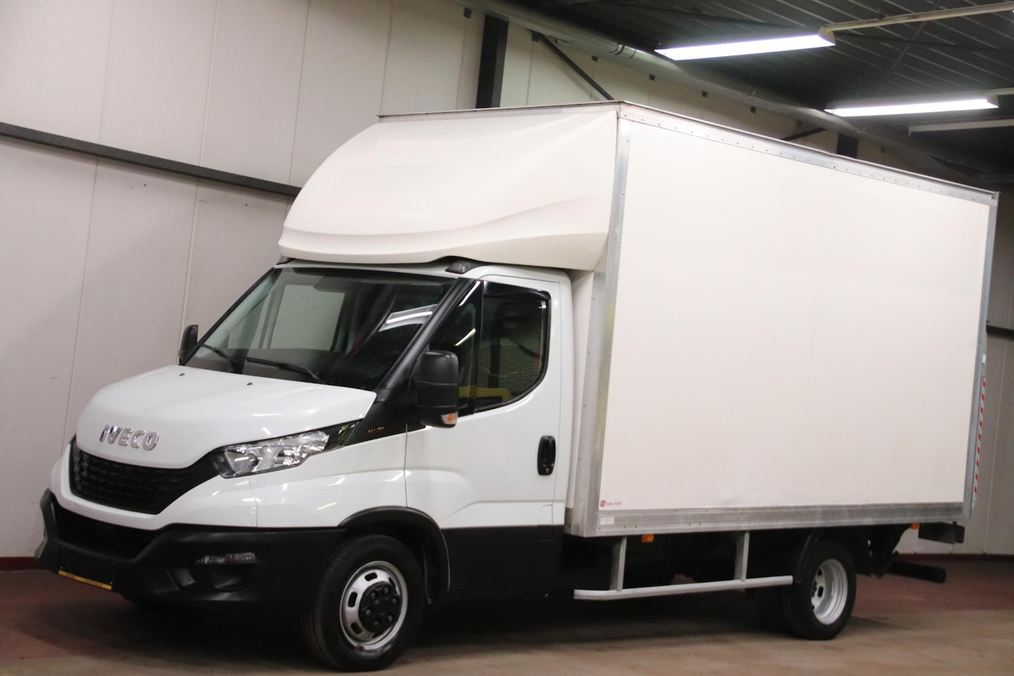 Iveco Daily - 35C16 2.3 BAKWAGEN MEUBELBAK LAADKLEP ZIJDEUR - AutoWereld.nl