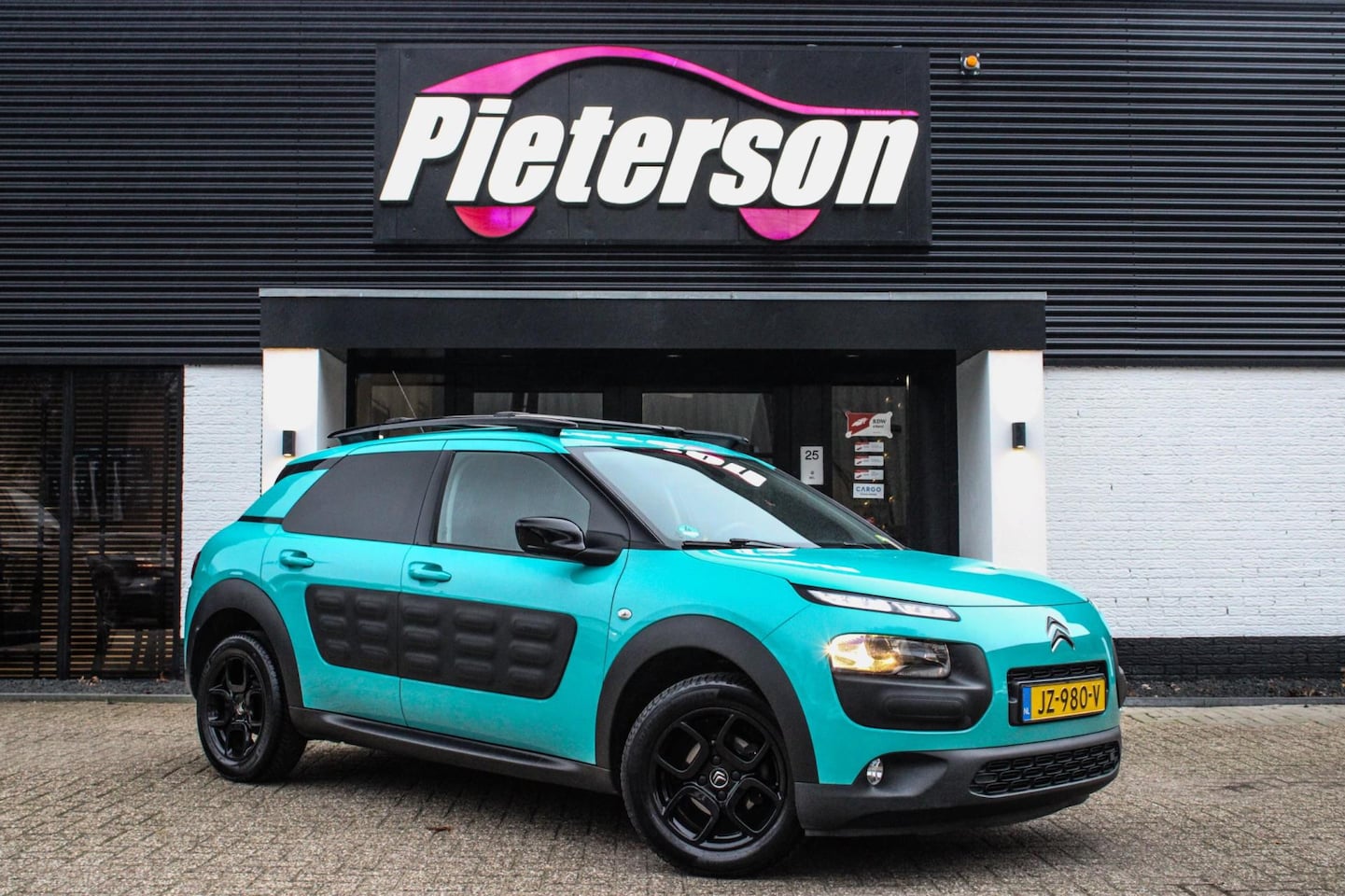 Citroën C4 Cactus - 1.2 PureTech Shine NAP PDC CLIMA TREKHAAK - AutoWereld.nl