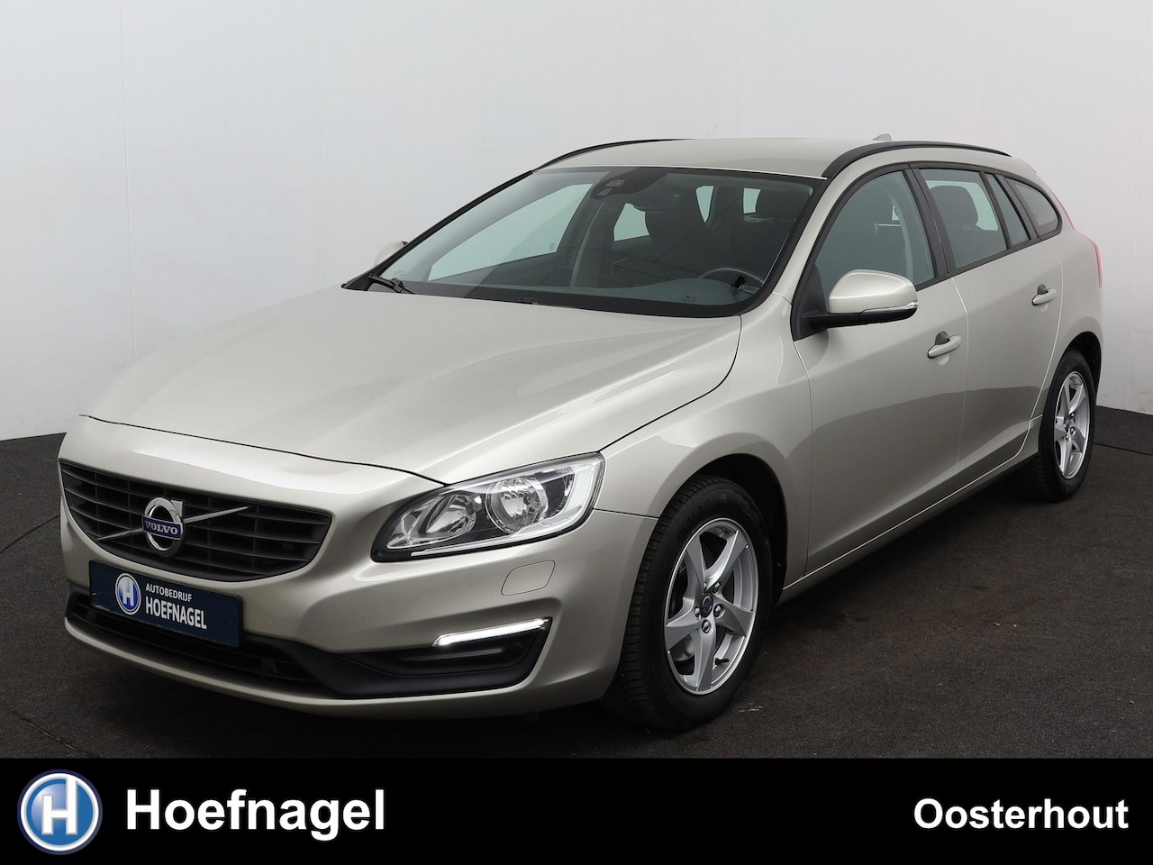 Volvo V60 - 1.5 T3 Summum Automaat | Navigatie | Camera | Parkeersensoren | Stoelverwarming - AutoWereld.nl