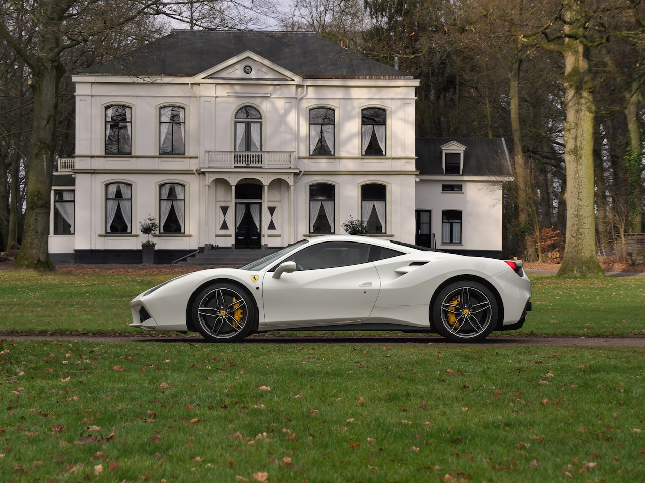 Ferrari 488 - GTB | Daytona Seats | Carbon Driver Zone | JBL | 1e eigenaar - AutoWereld.nl