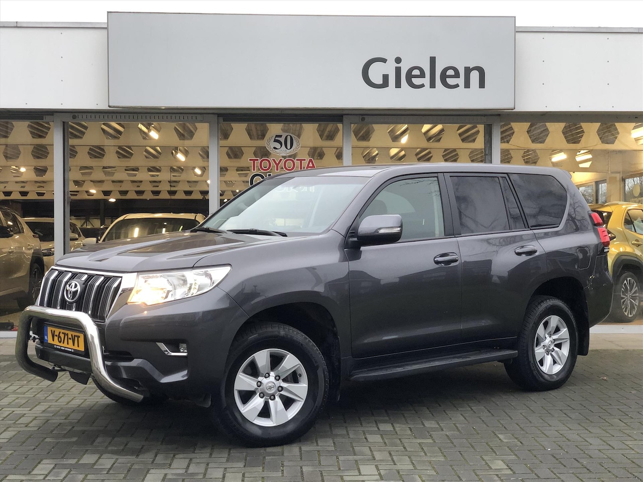 Toyota Land Cruiser Challenger - 2.8 D-4D 177pk Blind Van Challenger | Eerste eigenaar, Trekhaak, Parkeersensoren, Navigati - AutoWereld.nl