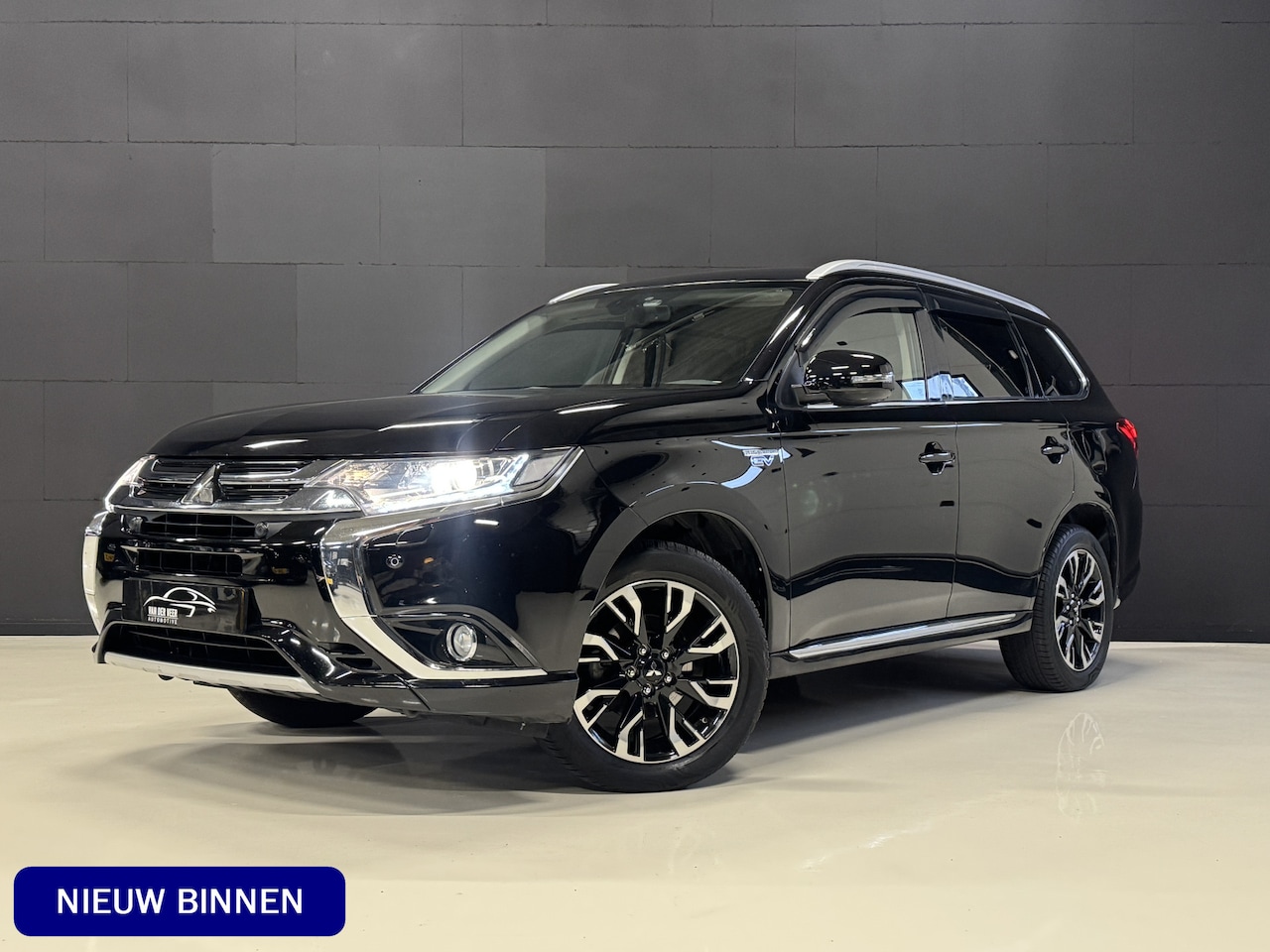 Mitsubishi Outlander - 2.0 PHEV Executive Edition | Navi | Camera | Stoelverwarming | Clima | Cruise - AutoWereld.nl