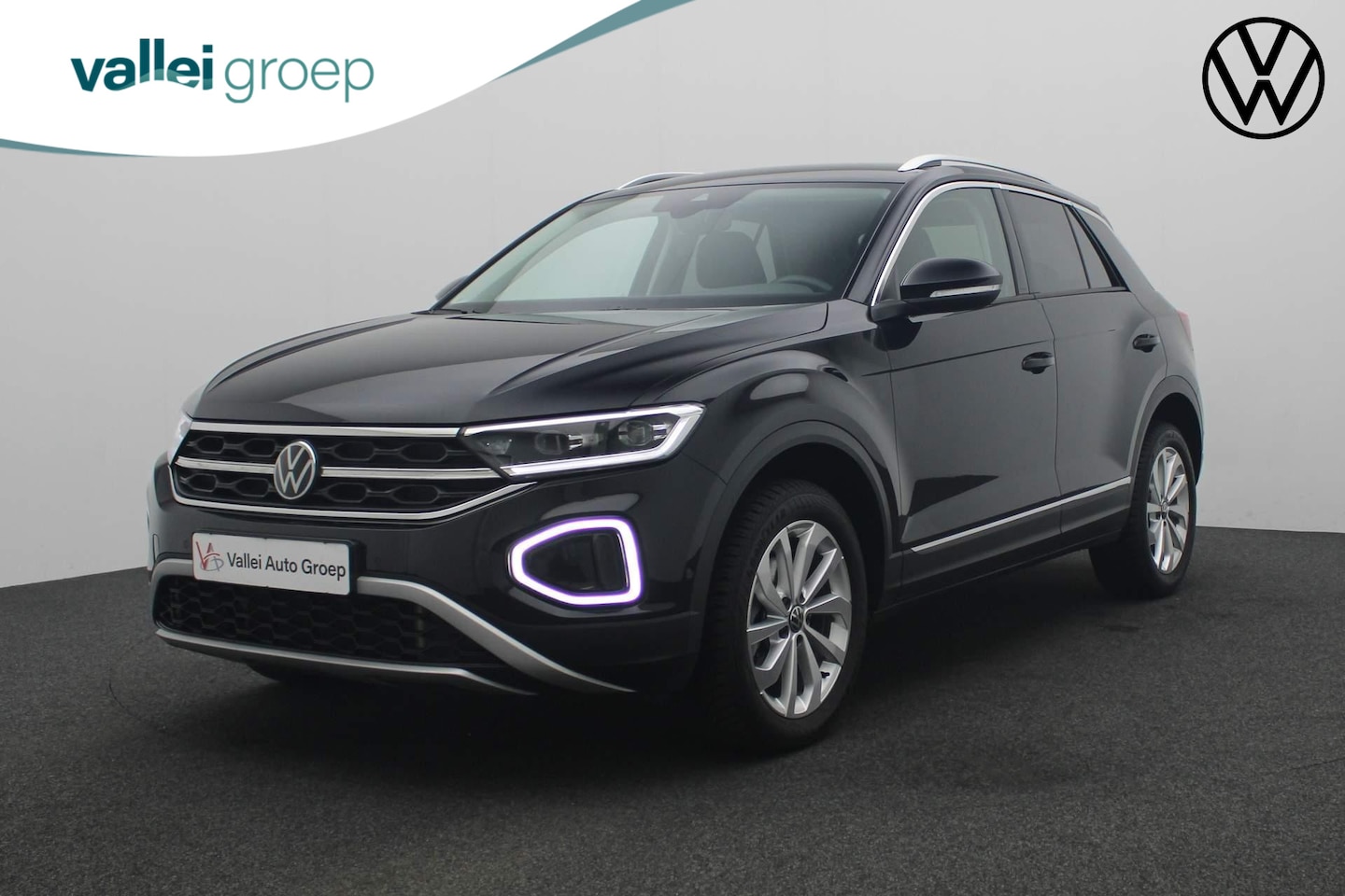 Volkswagen T-Roc - 1.5 TSI 150PK DSG Style | Trekhaak | Navi | Full LED | Parkeersensoren voor/achter | 17 in - AutoWereld.nl