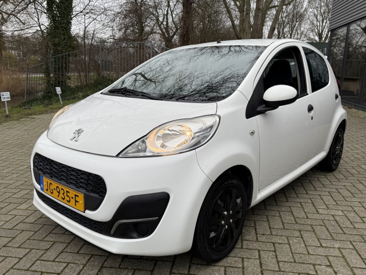 Peugeot 107 - 1.0 Active 88.981km! bj.2014 - AutoWereld.nl