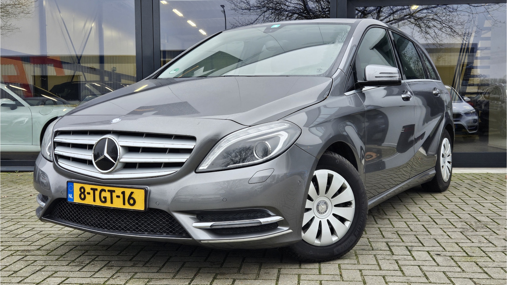 Mercedes-Benz B-klasse - 180 Ambition + VOLLEER + XENON + CRUISE + NAVIGATIE - AutoWereld.nl