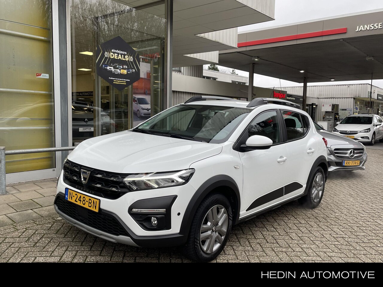 Dacia Sandero Stepway - TCe 90PK Comfort | CAMERA | DODEHOEK | KEYLESS | CARPLAY/ANDROID AUTO | TREKHAAK | ALL SEA - AutoWereld.nl