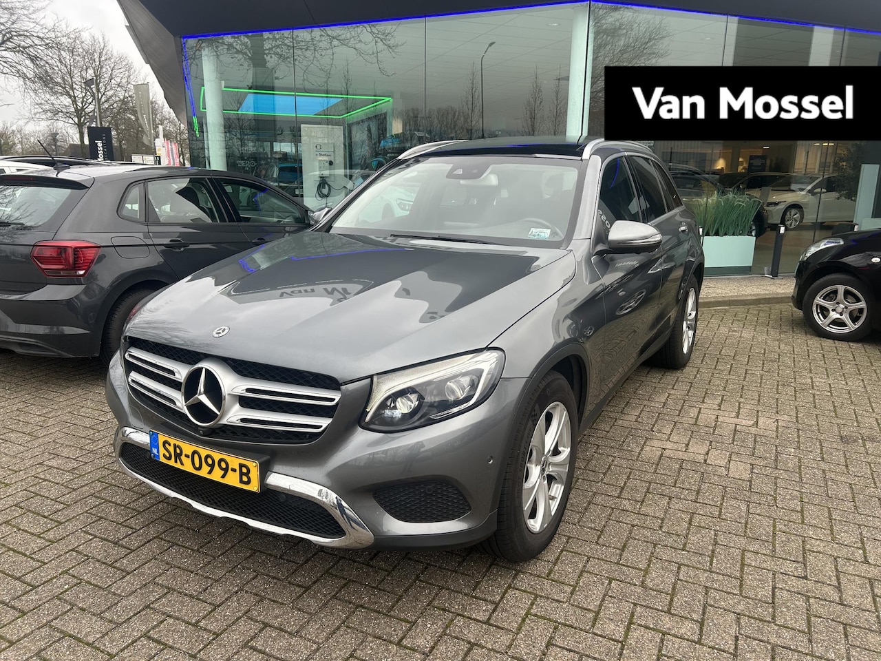 Mercedes-Benz GLC-klasse - 250 4MATIC Premium Plus | VERWACHT | PANORAMADAK | 360-CAMERA | WEGKLAPBARE TREKHAAK | LED - AutoWereld.nl