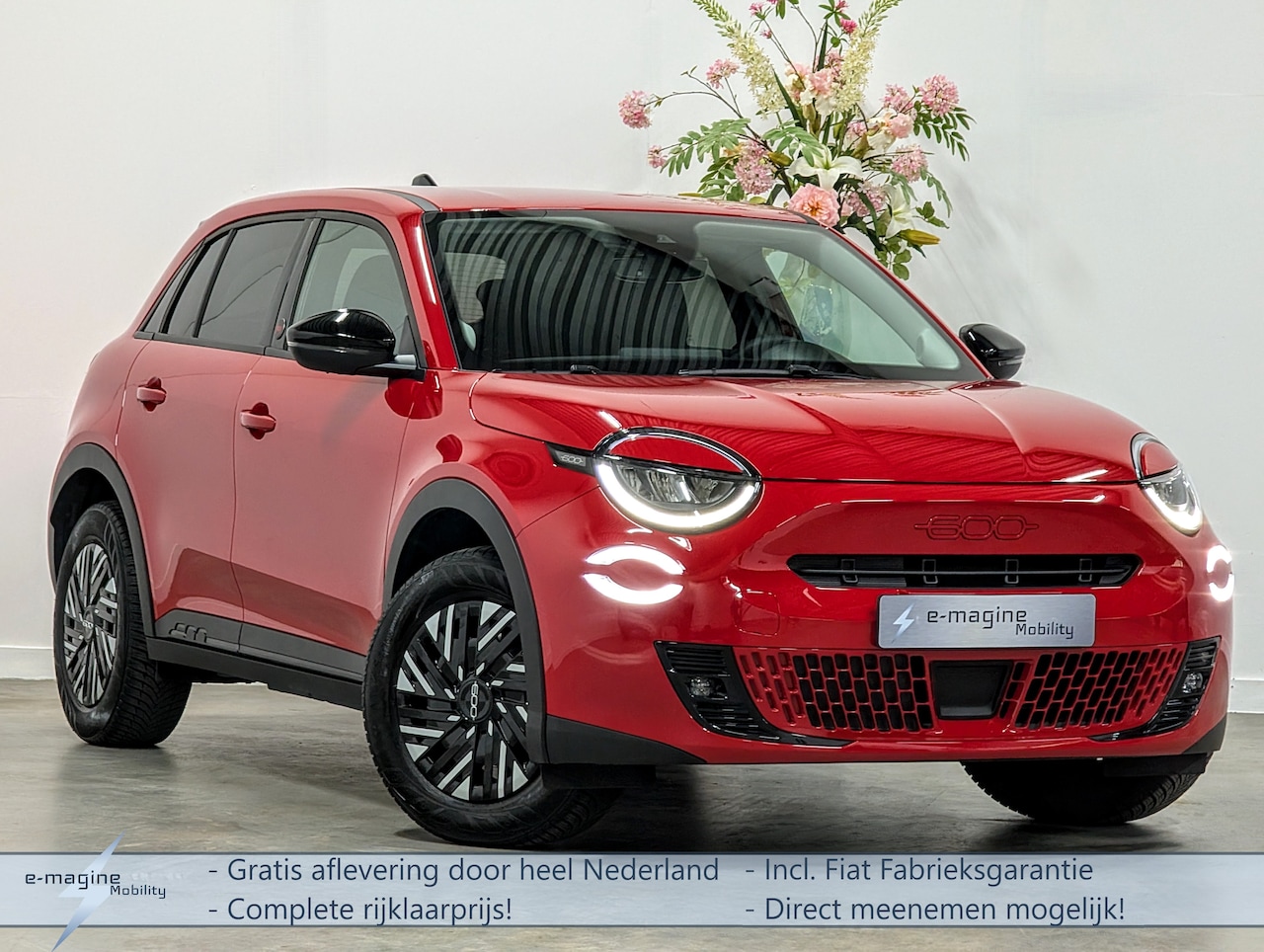 Fiat 600e - RED 54 kWh 54 kWh 156 pk RED+ Privacy Glass+ 4-Seizoensbanden, €25900 na SEPP - AutoWereld.nl