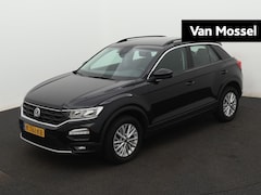 Volkswagen T-Roc - 1.0 TSI Style 110 PK | Navigatie | Adaptive Cruise Control | Climate Control | Parkeersens