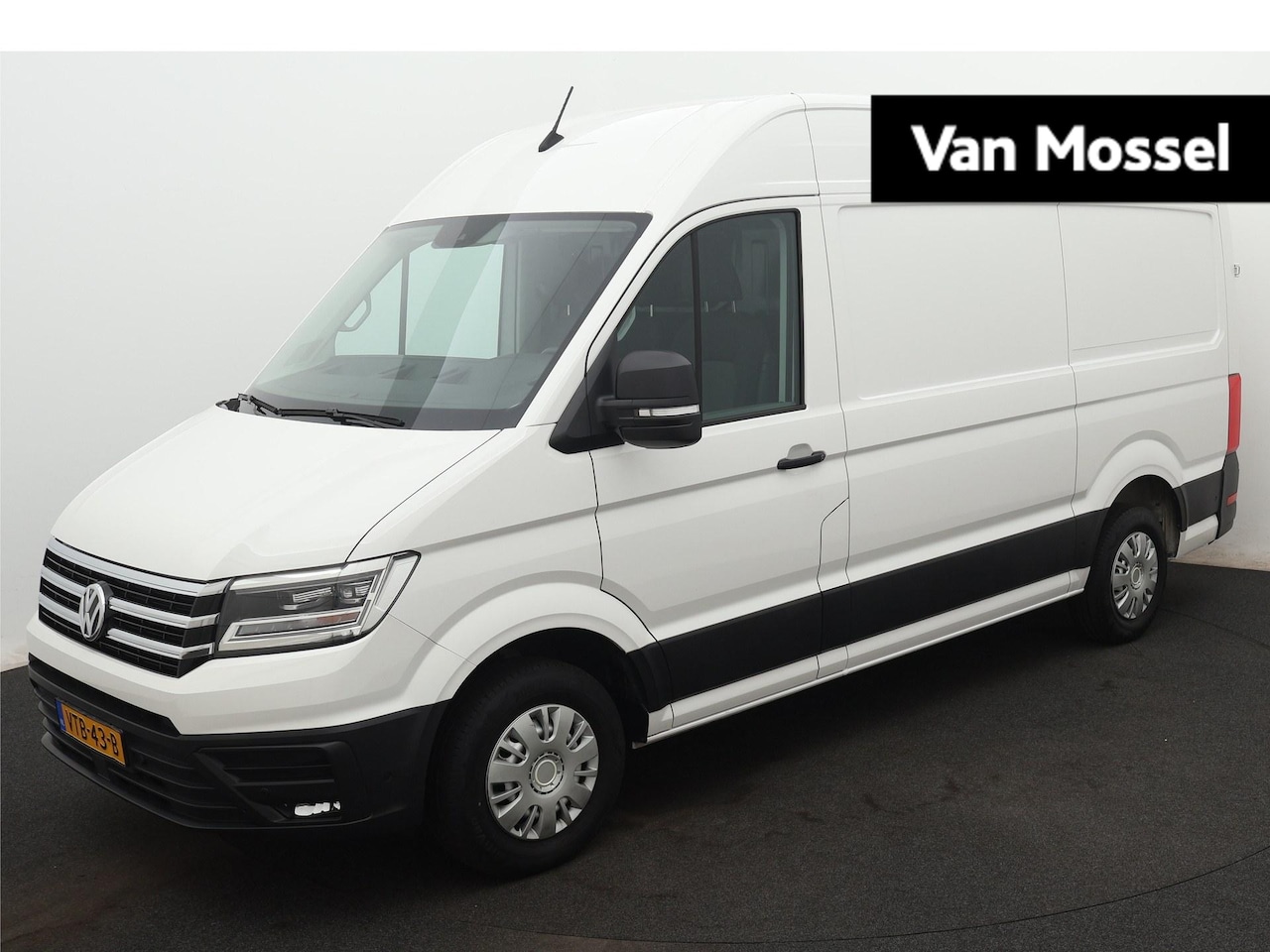 Volkswagen Crafter - 30 2.0 TDI L3H3 Highline | Radio | Navigatie | Parkeerhulp voor + achter | Camera | Trekha - AutoWereld.nl