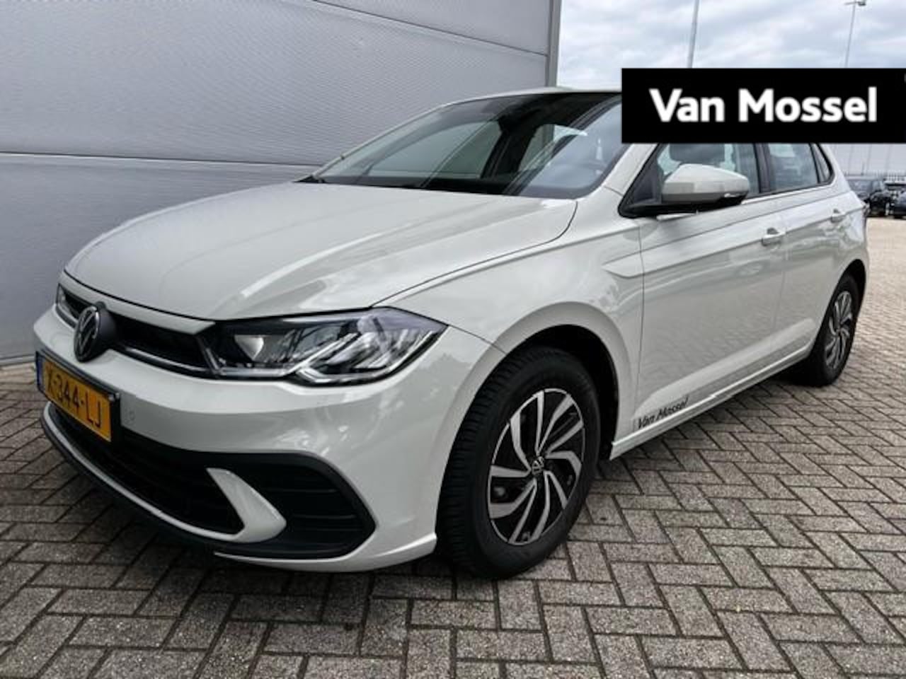 Volkswagen Polo - 1.0 TSI Life Apple Car Play - Android Auto | 15" Lm Velgen | Airco | Parkeersensoren - AutoWereld.nl