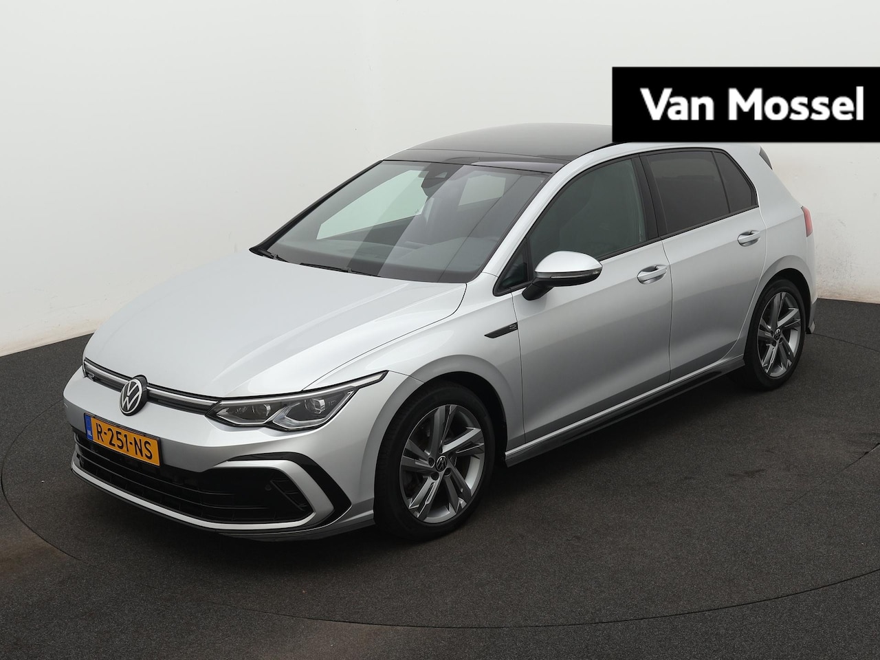 Volkswagen Golf - 2.0 TSI 190PK | Panoramadak | R-Line | LED | Stoel en stuurverwarming - AutoWereld.nl