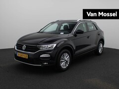 Volkswagen T-Roc - 1.0 TSI Style | Navigatie | Airco | Elektrische achterklep | All Season Banden