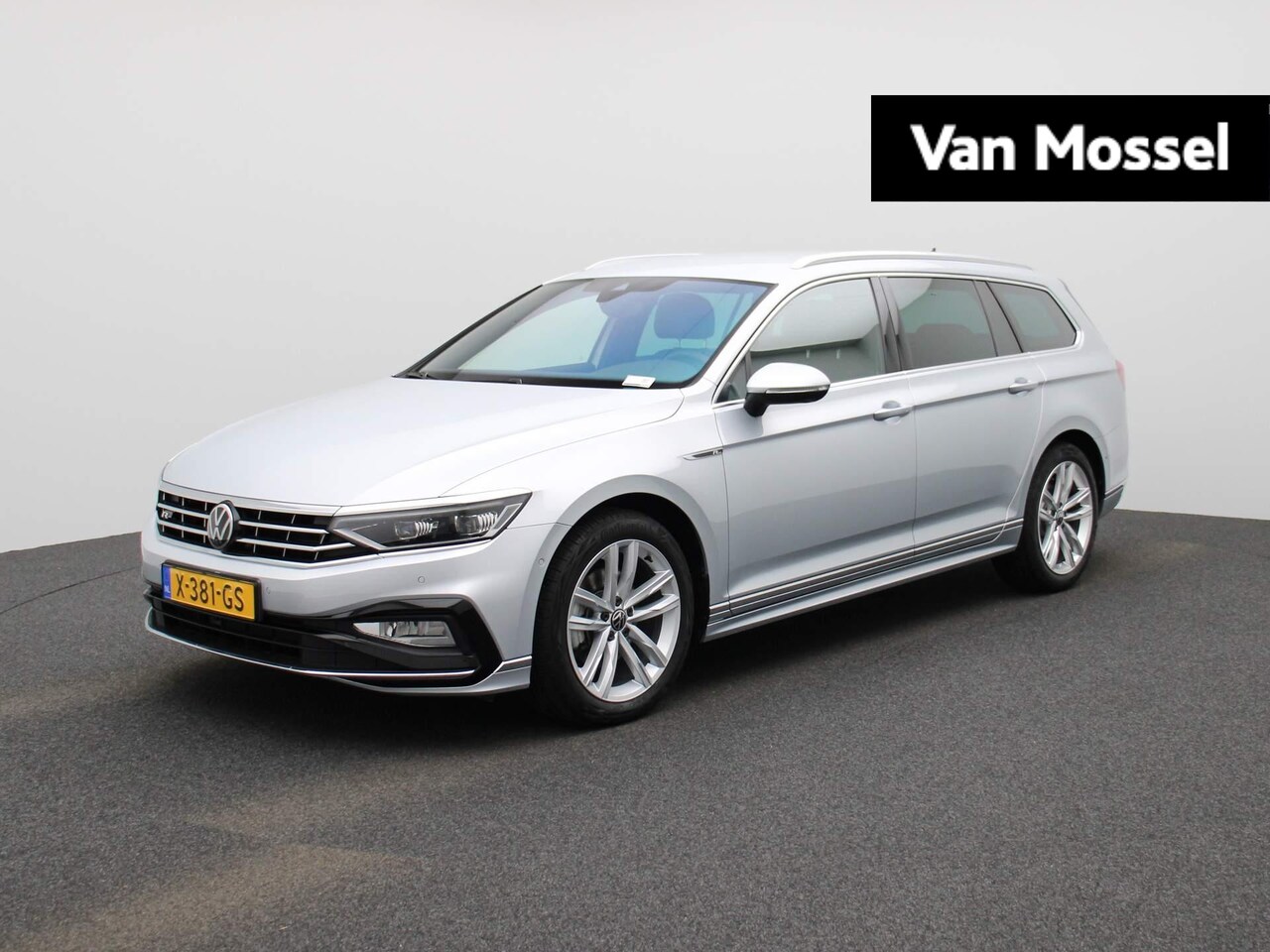 Volkswagen Passat Variant - 1.5 TSI R-Line Business + | Half-Leder | Navigatie | Airco | 18 Inch Velgen | LED Matrix | - AutoWereld.nl