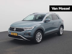 Volkswagen T-Roc - 1.5 TSI Life Edition 150 PK DSG | Automaat | Stoelverwarming | Apple Carplay | Digital Coc