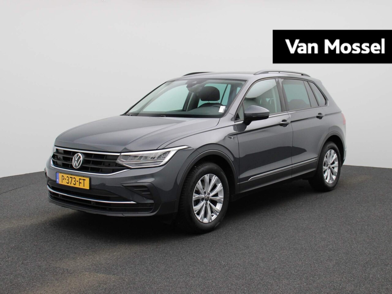 Volkswagen Tiguan - 1.5 TSI Life | Automaat | Navigatie | Stoel en Stuurwielverwarming | Automatische Airco | - AutoWereld.nl