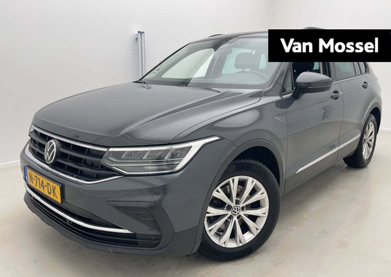 Volkswagen Tiguan - 1.5 TSI Life 150 PK | Automaat | Navigatie | Parkeersensoren | Adaptive Cruise Control | C - AutoWereld.nl