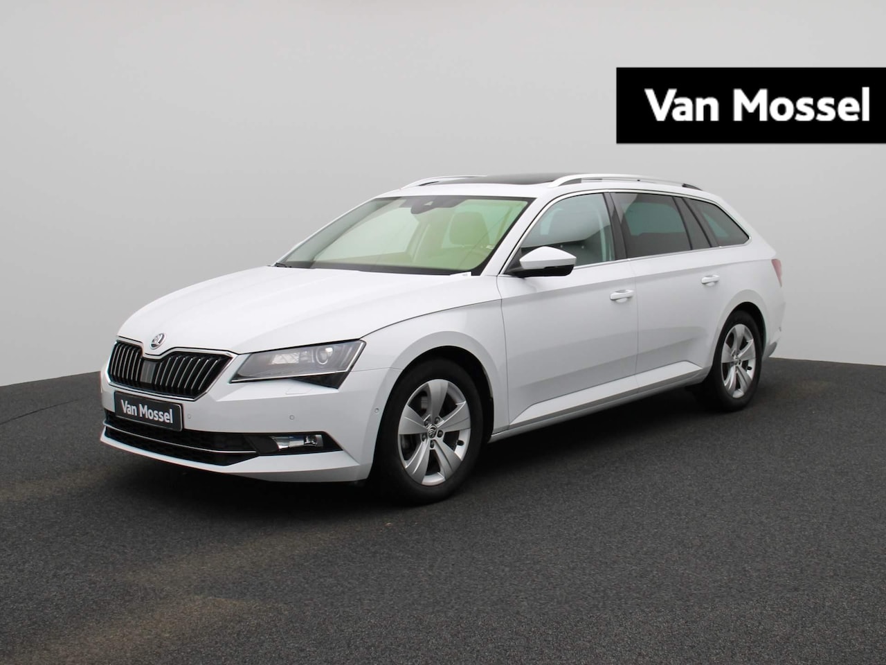 Skoda Superb Combi - 1.4 TSI ACT Style | TREKHAAK | NAVIGATIE | LEDER | PANORAMADAK | ELKTRISCHE ACHTERKLEP | - AutoWereld.nl