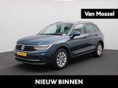 Volkswagen Tiguan - 1.5 TSI Life | Automaat | Navigatie | Apple carplay | Adaptieve cruise control | Climate c