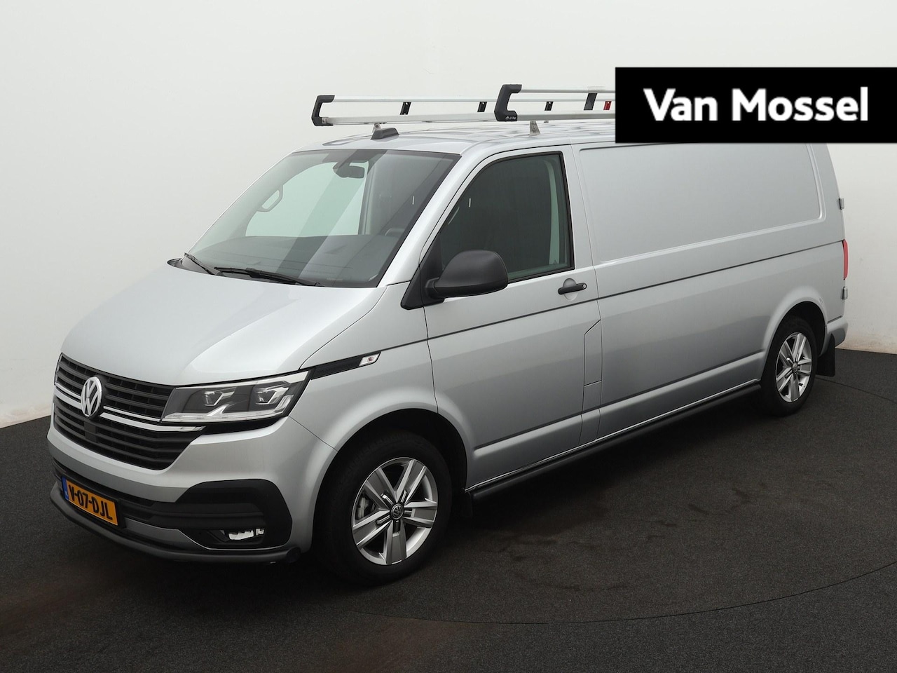 Volkswagen Transporter - 2.0 TDI L2H1 32 Highline | Automaat | Multifunctioneel stuur | Stoelverwarming | Parkeerhu - AutoWereld.nl