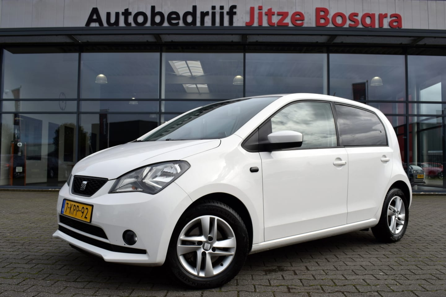 Seat Mii - 1.0 5Drs Chill Out Airco | Full Map Navi | Telefonie | Trekhaak | 14 Inch LMV | Volledig O - AutoWereld.nl