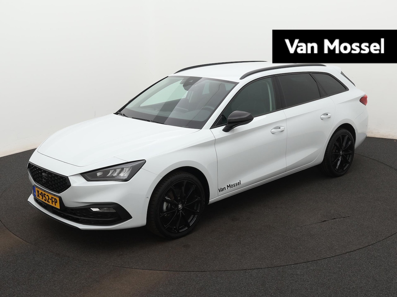 Seat Leon Sportstourer - 1.0 eTSI Style Business Intense | 40TH EDITION | LEDER | STOELVERWARMING | CAMERA | NAVIGA - AutoWereld.nl