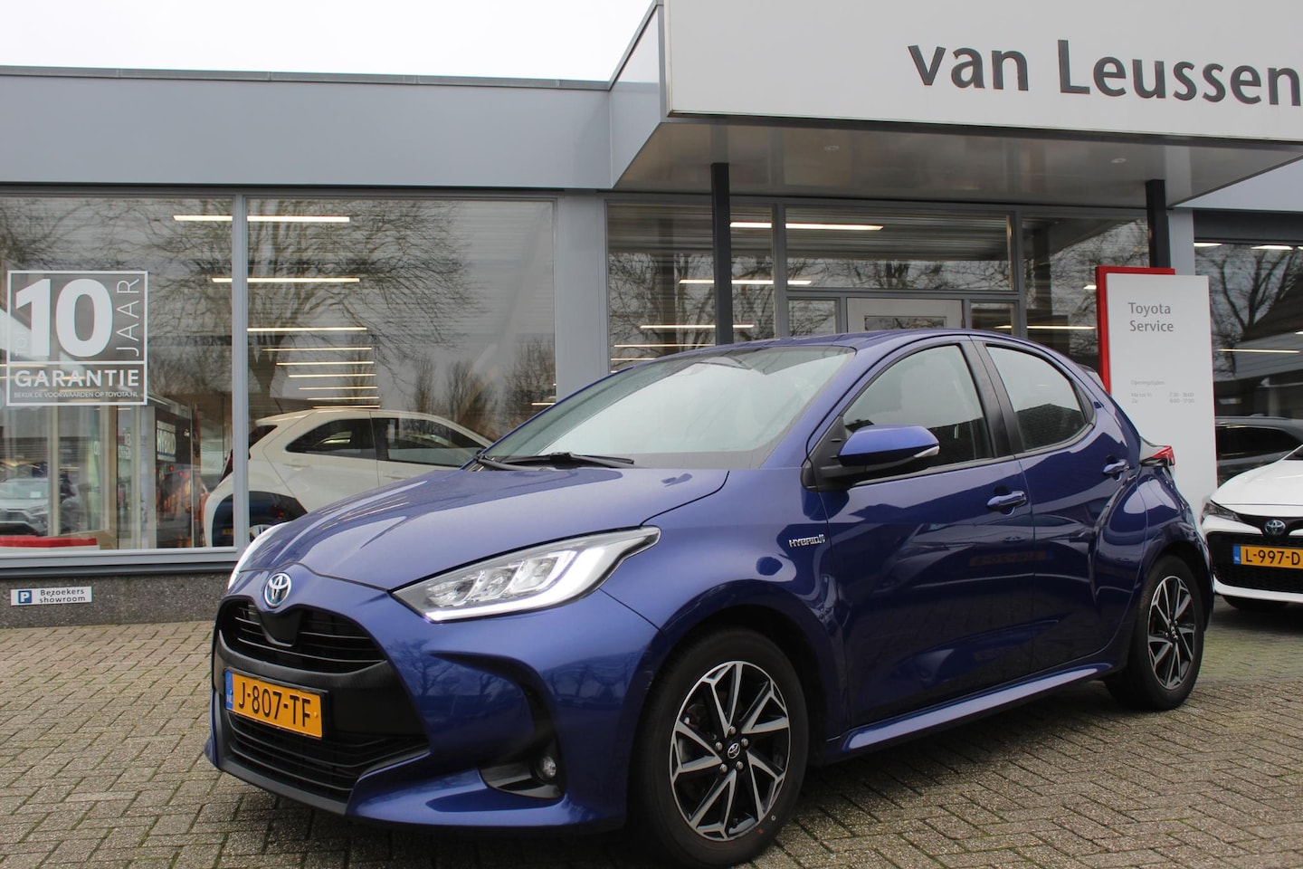 Toyota Yaris - 1.5 Hybrid FIRST EDITION KEYLESS NAVI DAB LED AD-CRUISE APPLE/ANDROID PARKCAMERA CLIMA - AutoWereld.nl