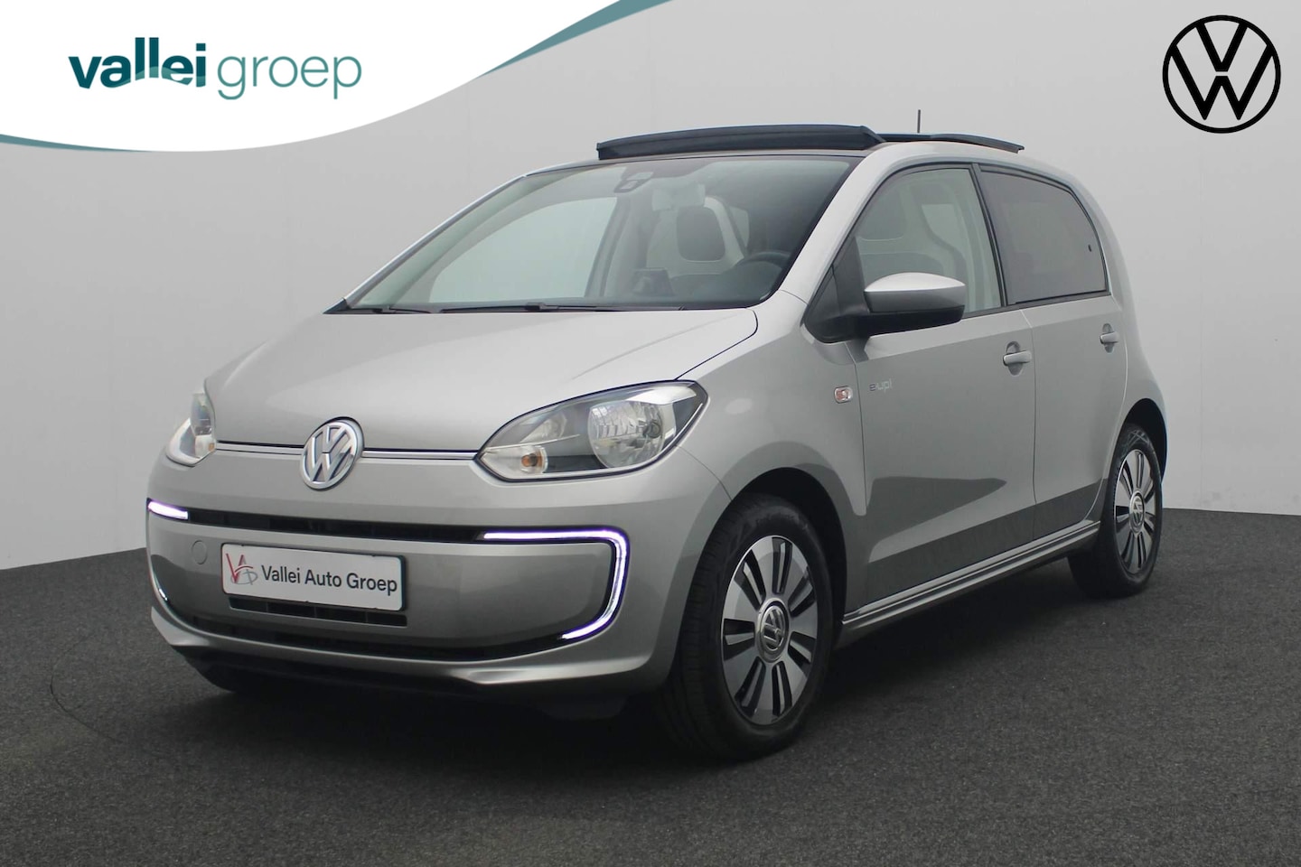 Volkswagen e-Up! - e-Up! 82PK | Pano | Navi | Stoelverwarming | Clima | Cruise | Verwarmbare voorruit | Parke - AutoWereld.nl