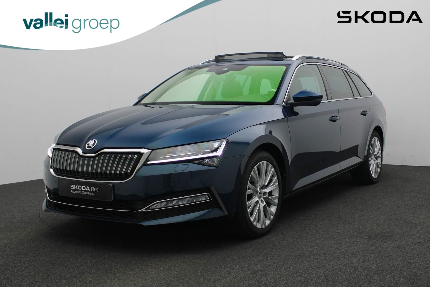 Skoda Superb Combi - 1.4 TSI 218PK DSG iV Style | Pano | Trekhaak | Matrix LED | Leder/alcantara | Navi Columbu - AutoWereld.nl