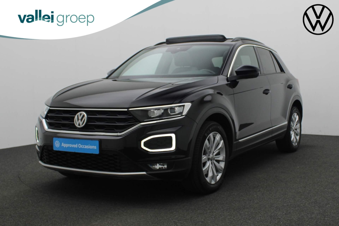 Volkswagen T-Roc - 1.5 TSI 150PK Sport | Pano | Trekhaak | Navi | Full LED | 17 inch | Apple Carplay / Androi - AutoWereld.nl