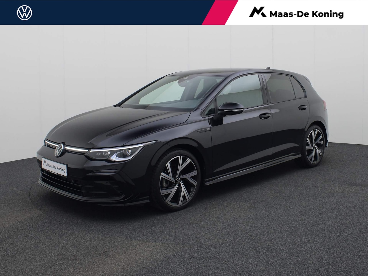 Volkswagen Golf - 1.5eTSI/150PK R-Line DSG · Navigatie · Parkeersensoren + Camera · Stoel- & stuurverwarming - AutoWereld.nl