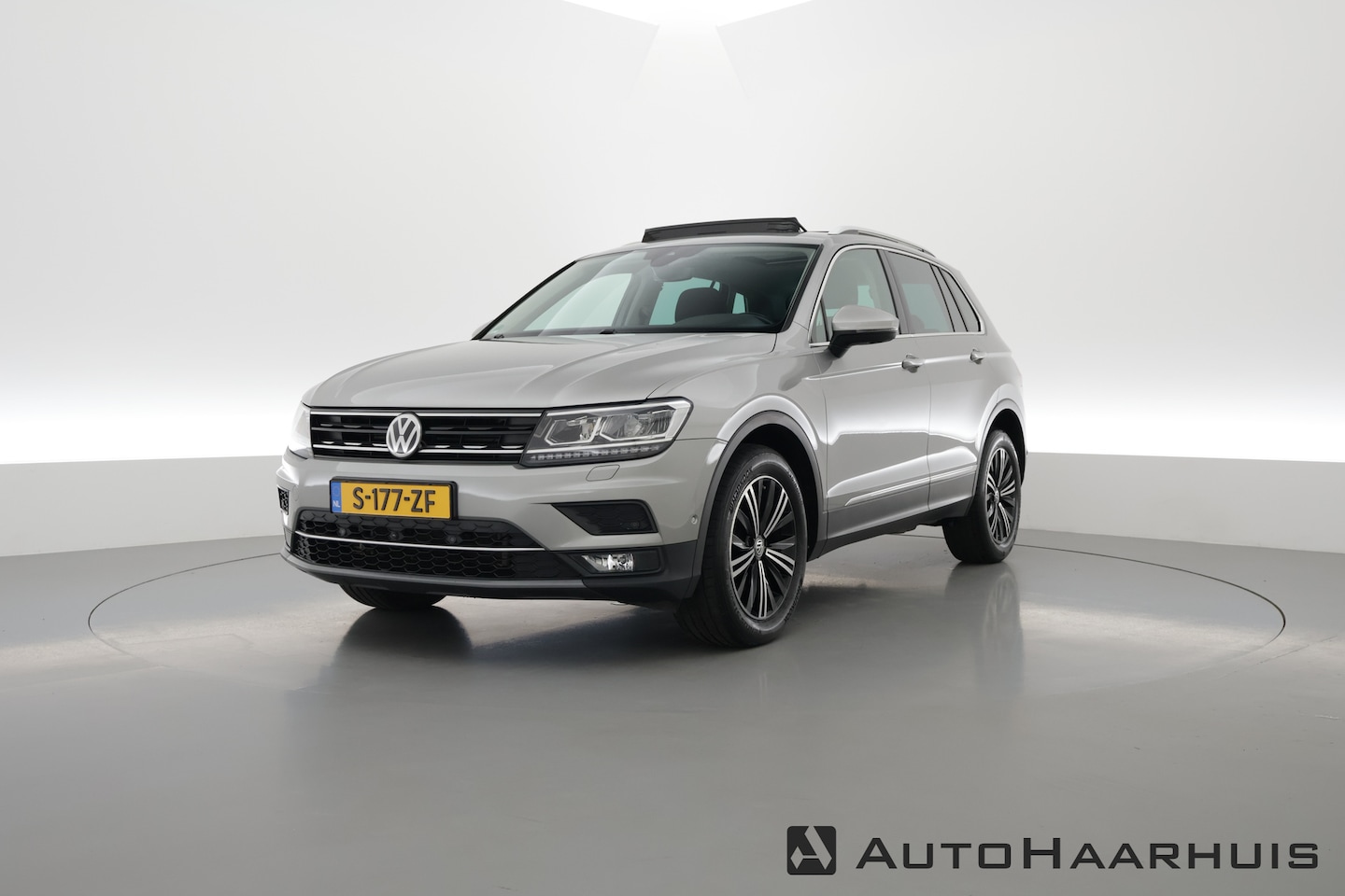 Volkswagen Tiguan - 1.4 TSI 4Motion Highline DSG | Pano | Elek. Trekhaak |  360 cam | Stoel- Stuuverw. | Digi - AutoWereld.nl