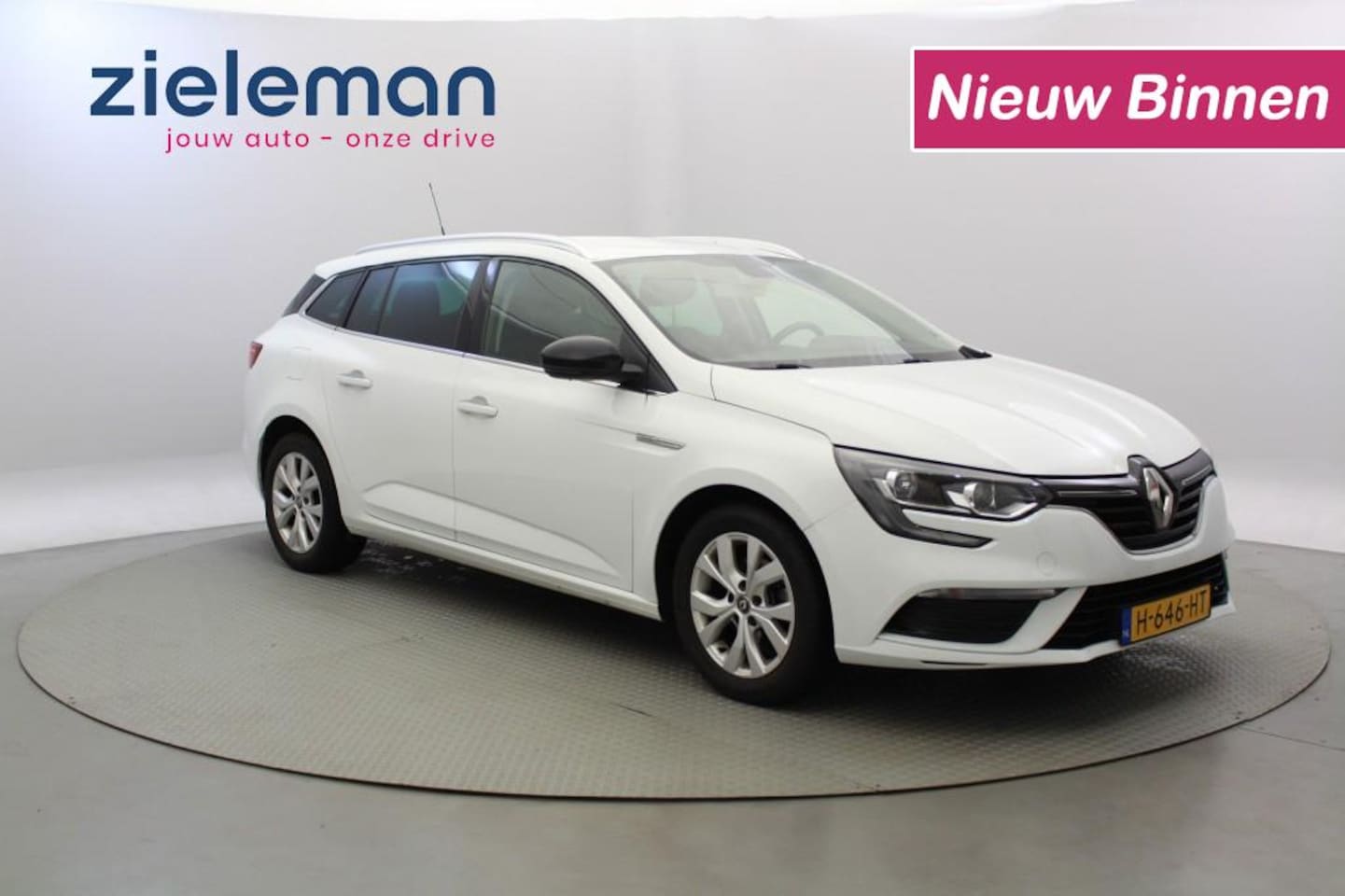 Renault Mégane Estate - 1.3 TCe Estate Limited - Trekhaak, Navi, 140 PK - AutoWereld.nl