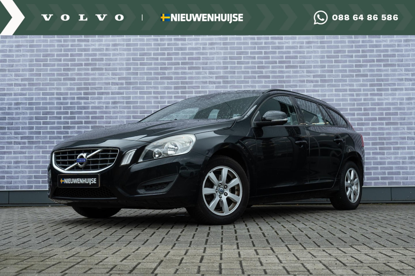 Volvo V60 - T4 Kinetic | Navigatie | Climate Control | Cruise Control | Park Assist | High Performance - AutoWereld.nl