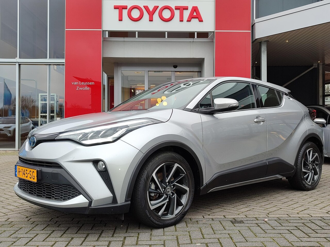 Toyota C-HR - 2.0 HYBRID DYNAMIC 184PK NAVI KEYLESS APPLE/ANDROID AD-CRUISE PARKSENSOREN 18"LMV NL-AUTO - AutoWereld.nl