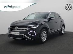 Volkswagen T-Roc - 1.5 TSI 150PK DSG Style | Trekhaak | Navi | Full LED | ACC | Parkeersensoren voor/achter |