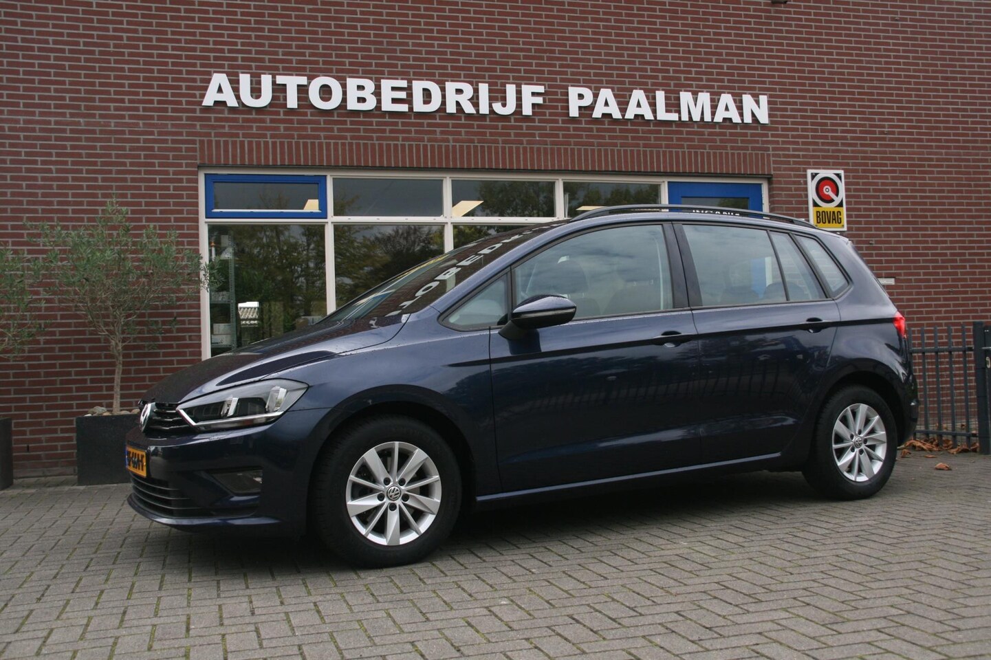 Volkswagen Golf Sportsvan - 1.2 TSI Trendline | automaat | parkeersensoren - AutoWereld.nl