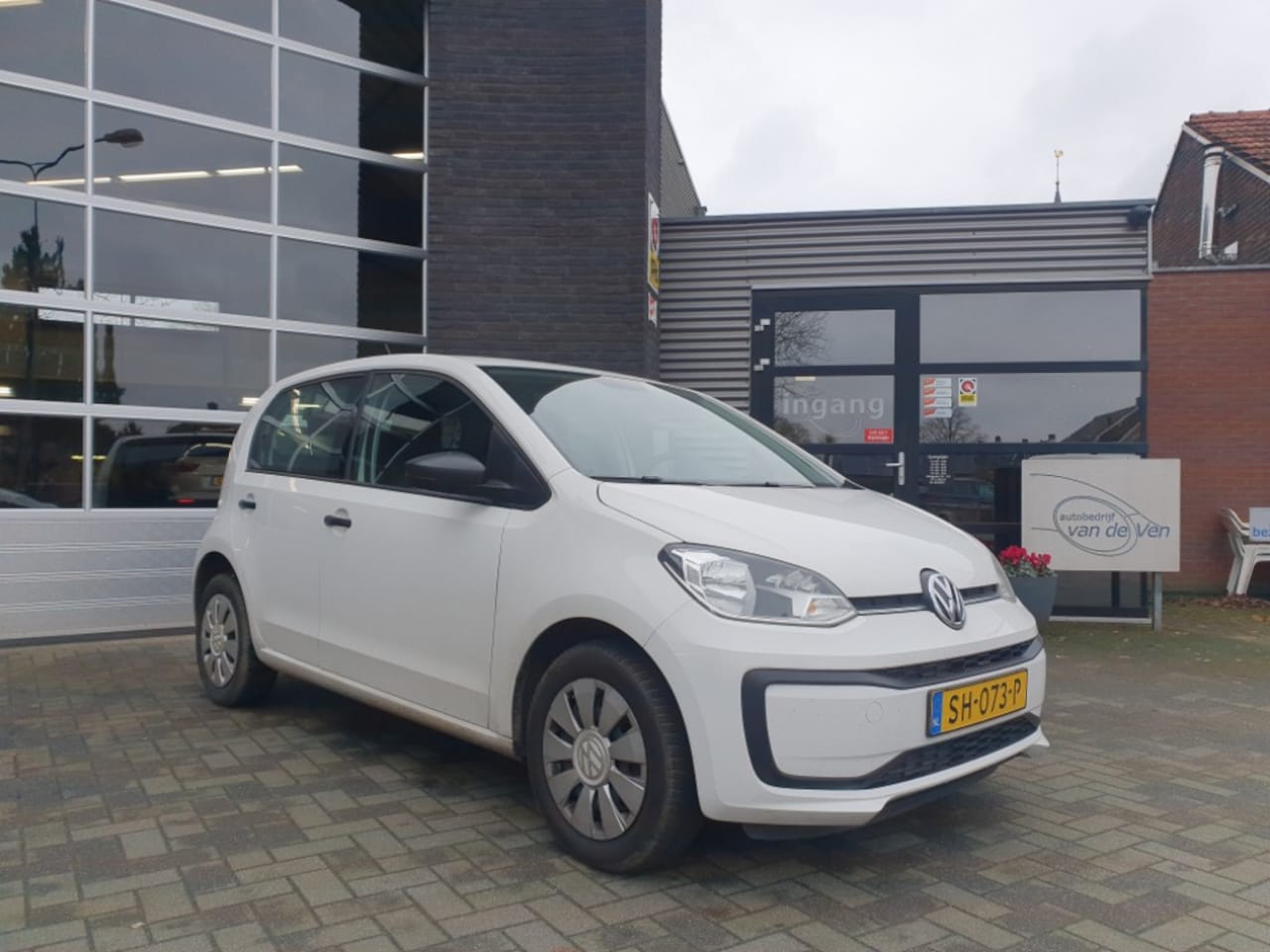 Volkswagen Up! - 1.0 BMT take up! 1.0 BMT take up, airco, centrale vergrendeling - AutoWereld.nl