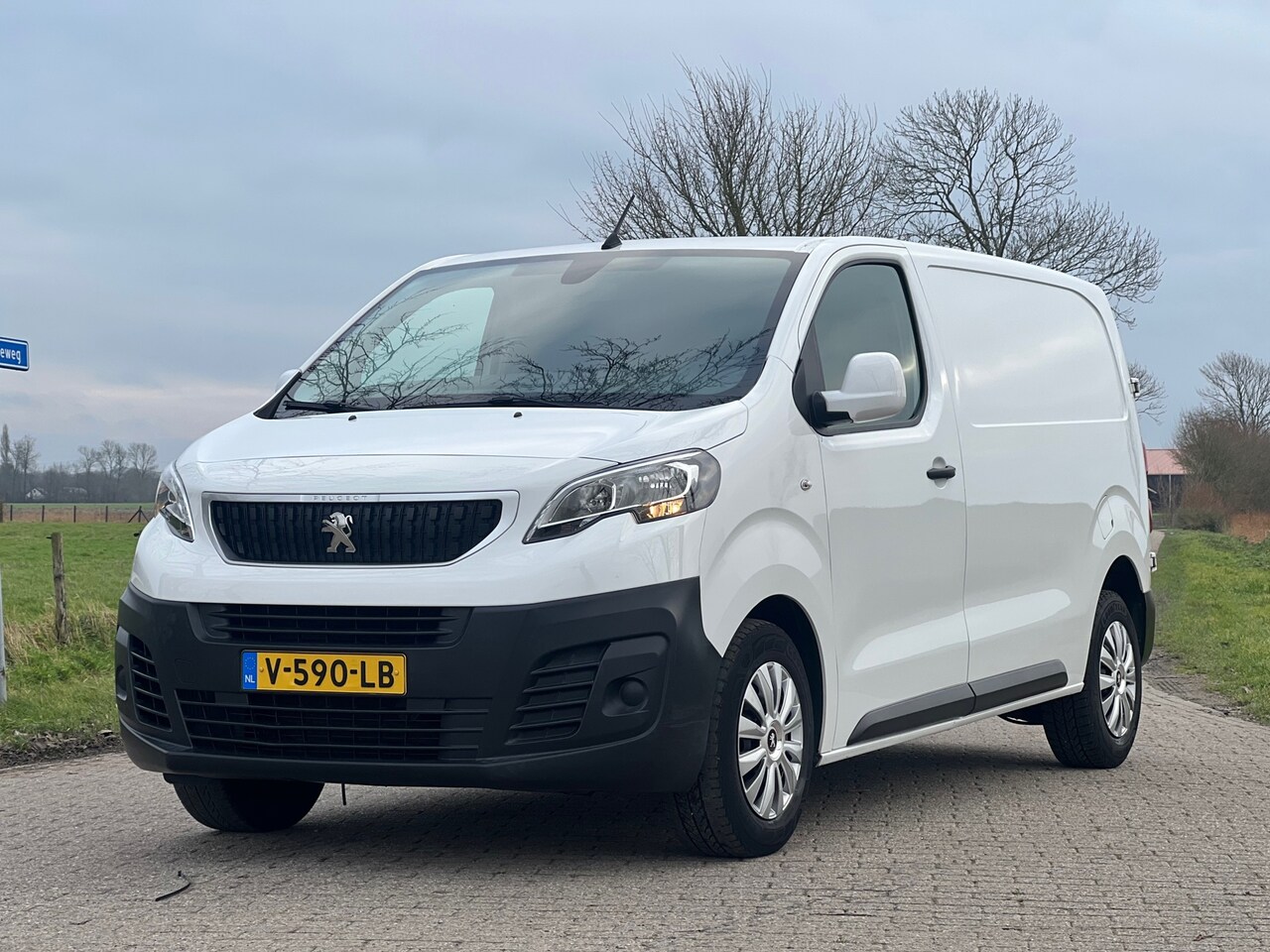 Peugeot Expert - 231S 2.0 BlueHDI 120 Premium 231S 2.0 BlueHDI 120 Premium - AutoWereld.nl