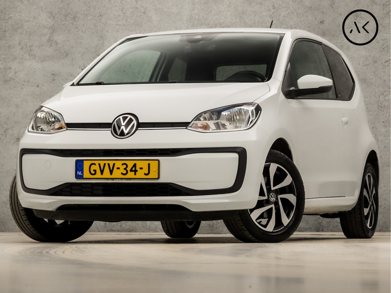 Volkswagen Up! - Luxury (AIRCO, BLUETOOTH, LM VELGEN, GETINT GLAS, SPORTSTOELEN, MULTIFUNCTIONEEL STUURWIEL - AutoWereld.nl