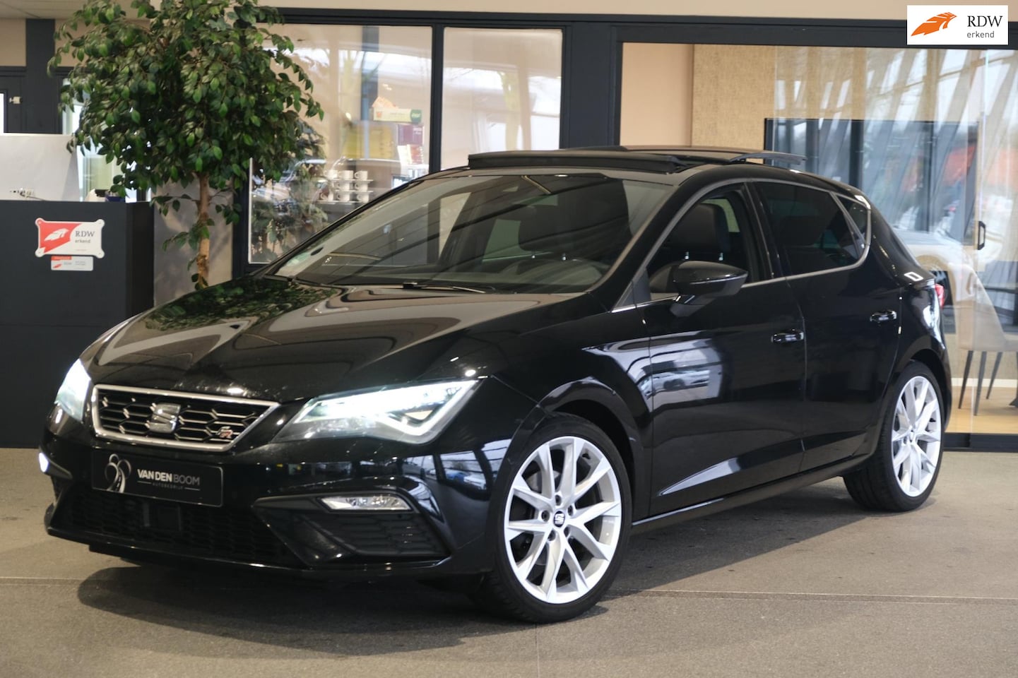 Seat Leon - 1.5 TSI FR DSG Pano Virtual Led Leder Acc Cam Pdc - AutoWereld.nl