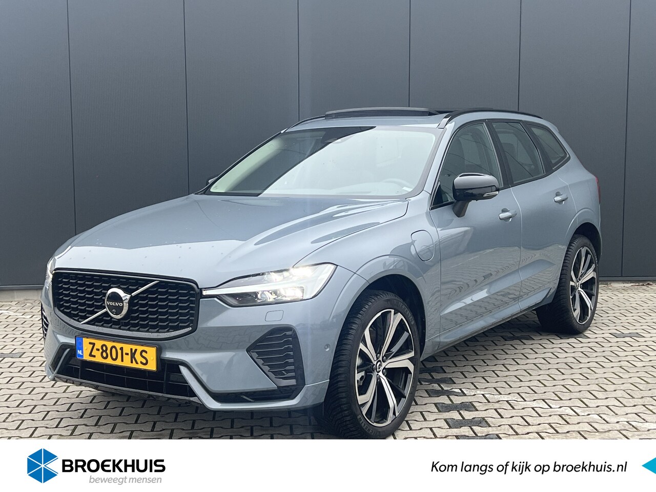 Volvo XC60 - T6 AWD Ultimate Dark | Panoramadak | 360° Camera | Trekhaak | HUD | Verwarmbare Stoelen | - AutoWereld.nl