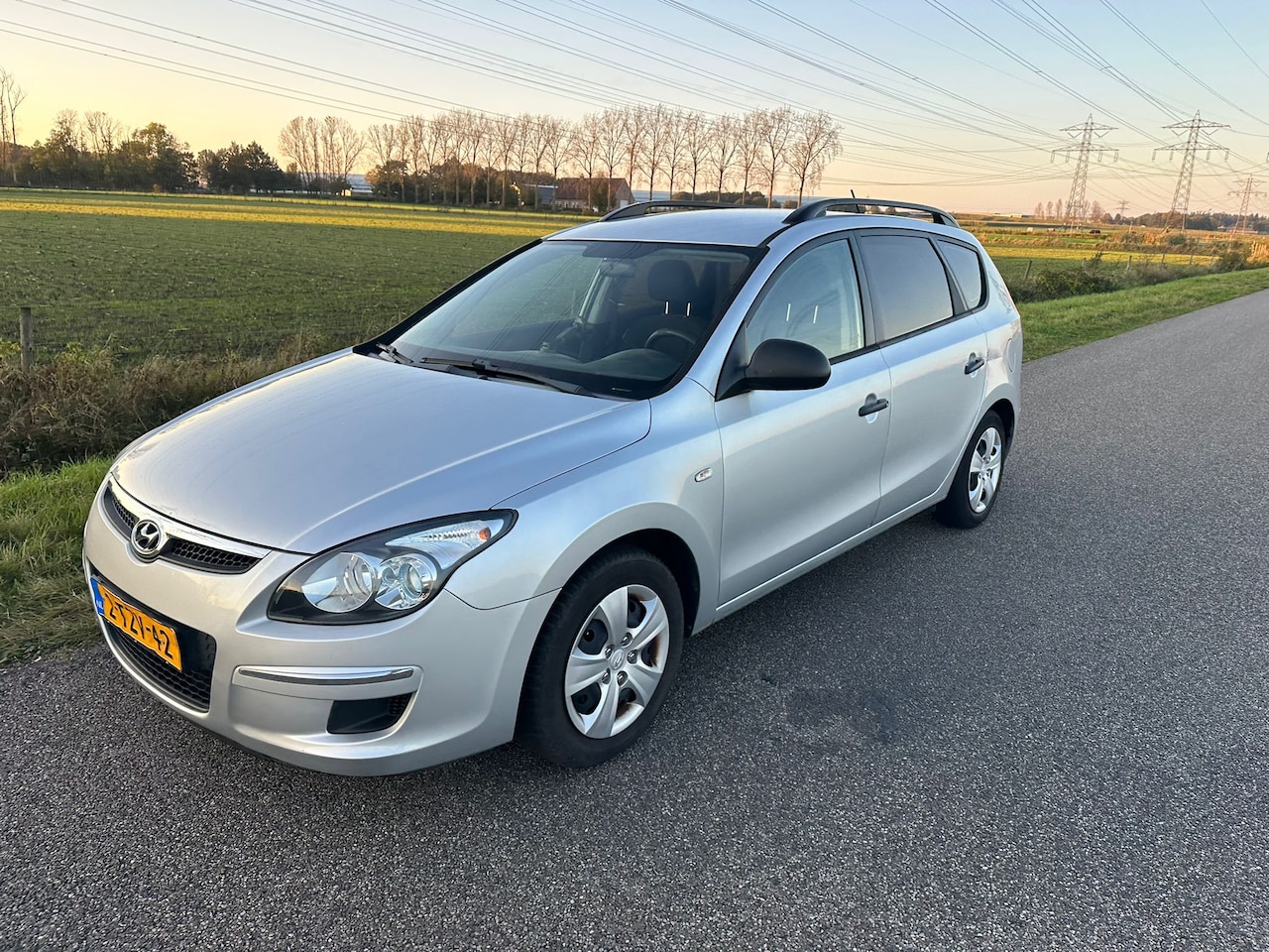 Hyundai i30 CW - 1.4i i-Drive Cool AIRCO ! - AutoWereld.nl