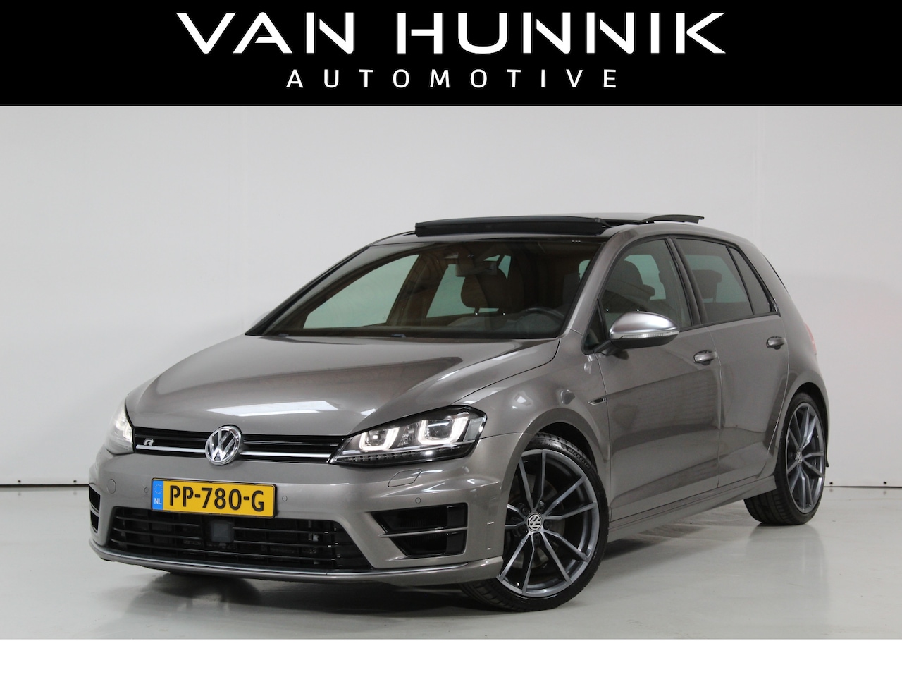 Volkswagen Golf - 2.0 TSI R 4Motion | Pano | Acc | Keyless | Camera | Dab - AutoWereld.nl