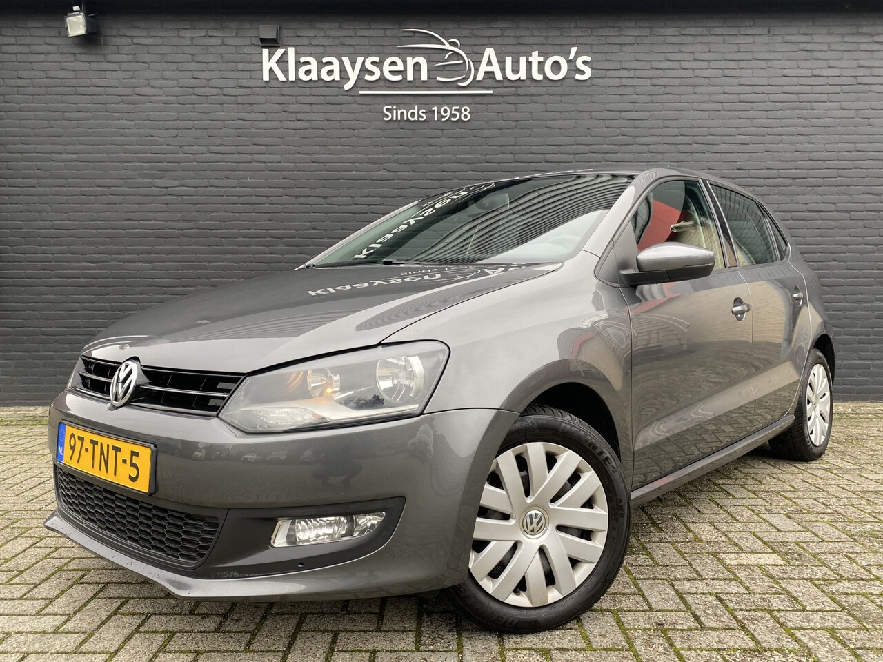 Volkswagen Polo - 1.2 TSI Comfortline AUT. | climate control | parkeersensoren | cruise control | bluetooth - AutoWereld.nl