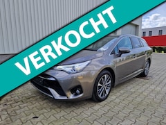 Toyota Avensis Touring Sports - 1.8 VVT-i Executive | Automaat | Trekhaak | Pano | Navi