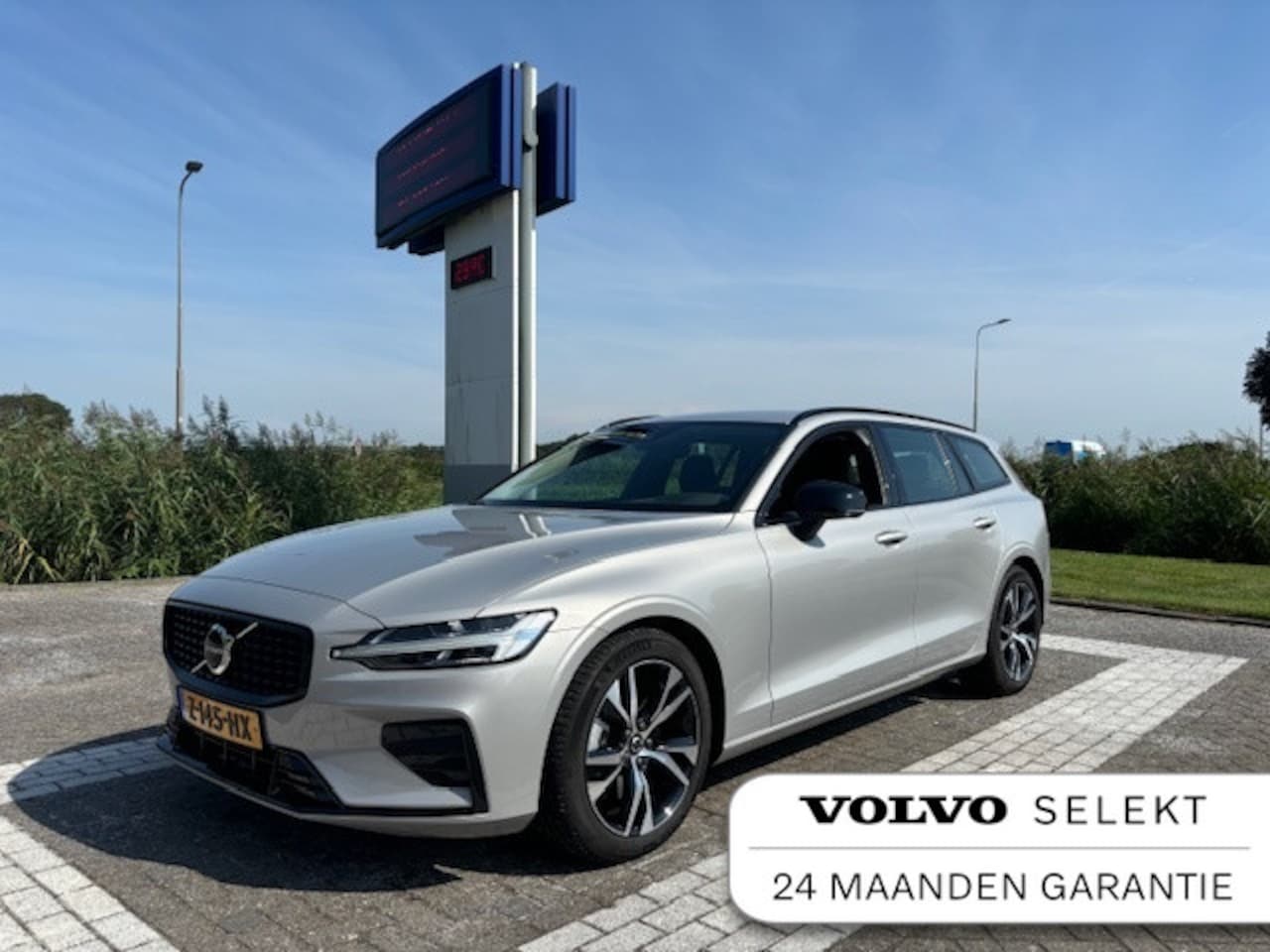 Volvo V60 - B4 Plus Dark ACC BLIS Climate Pack Trekhaak Automaat - AutoWereld.nl