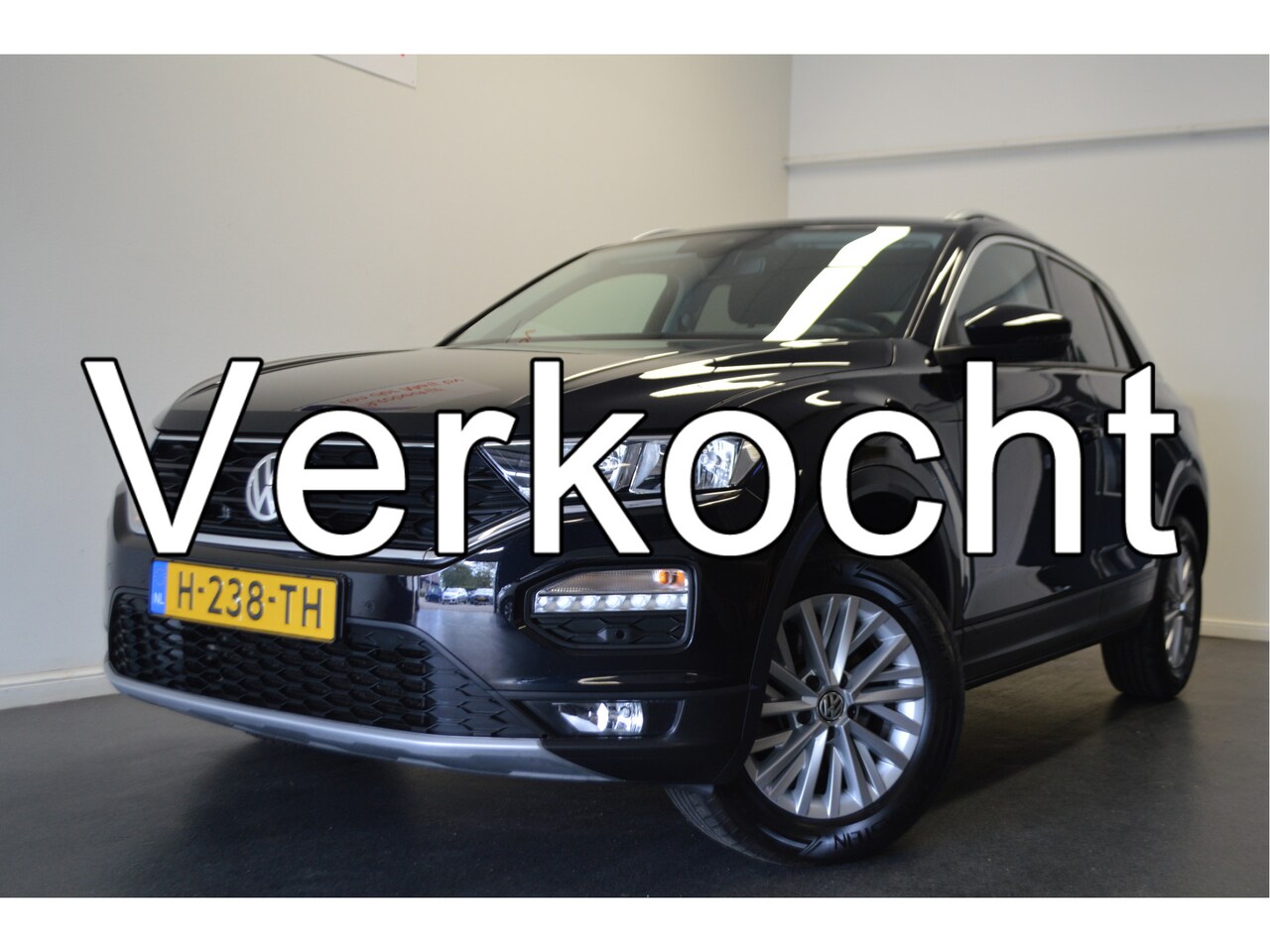 Volkswagen T-Roc - 1.5 TSI Style Business 1.5 TSI Style Business , TREKHAAK , NAVI , CLIMATR , V STOEL VERW , PDC V+A , - AutoWereld.nl