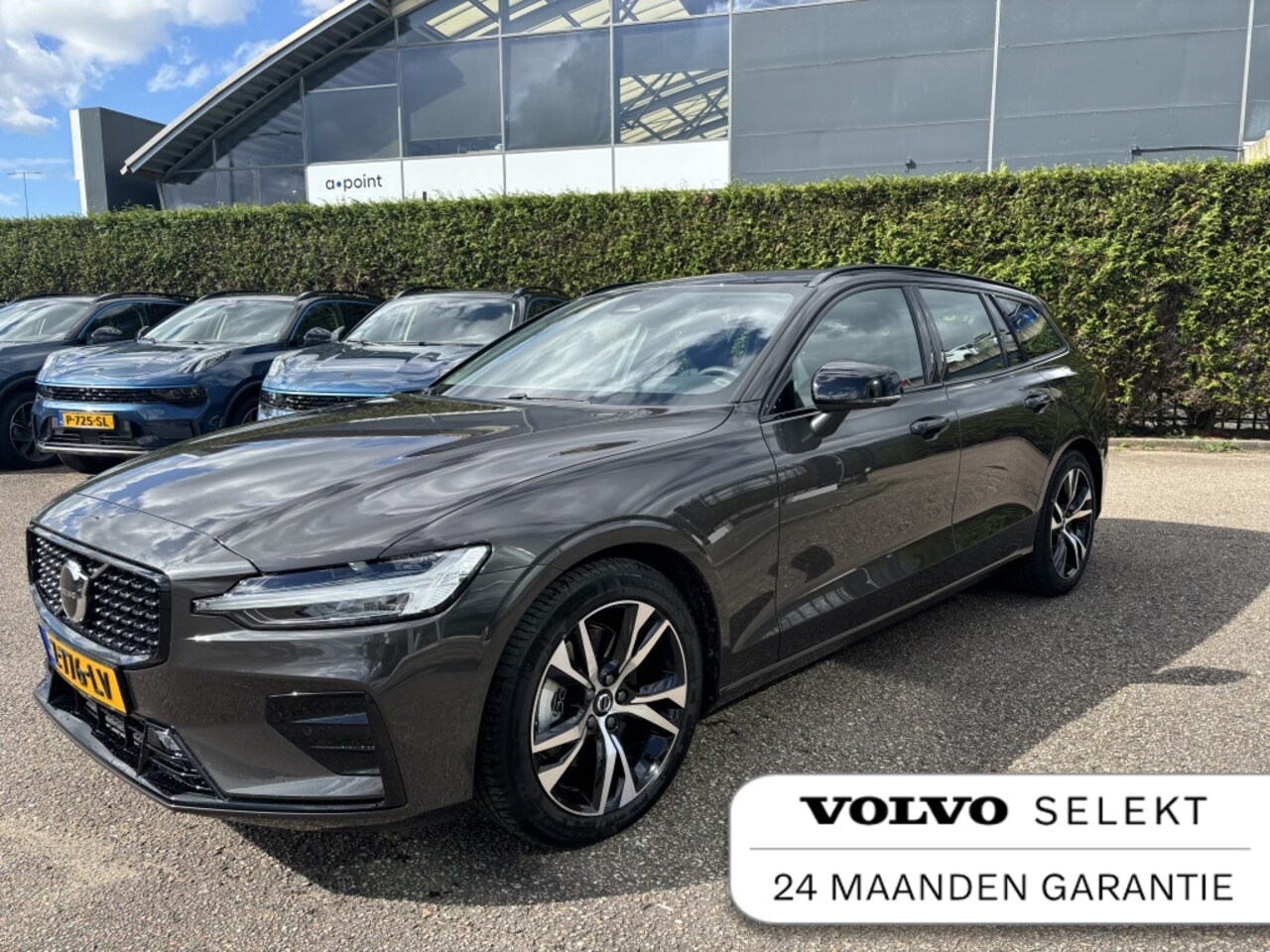 Volvo V60 - B4 Mild Hybrid Plus Dark Trekhaak Automaat - AutoWereld.nl